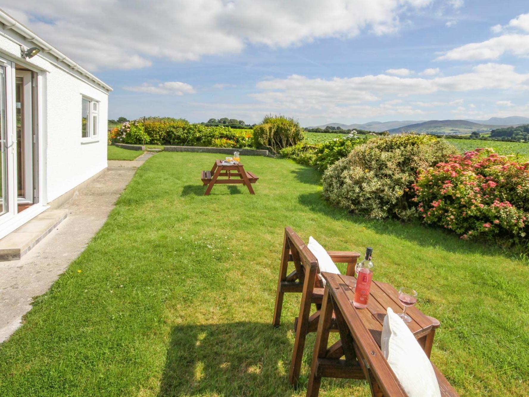 Coed Bolyn Lodge Llanddeiniolen Exterior photo