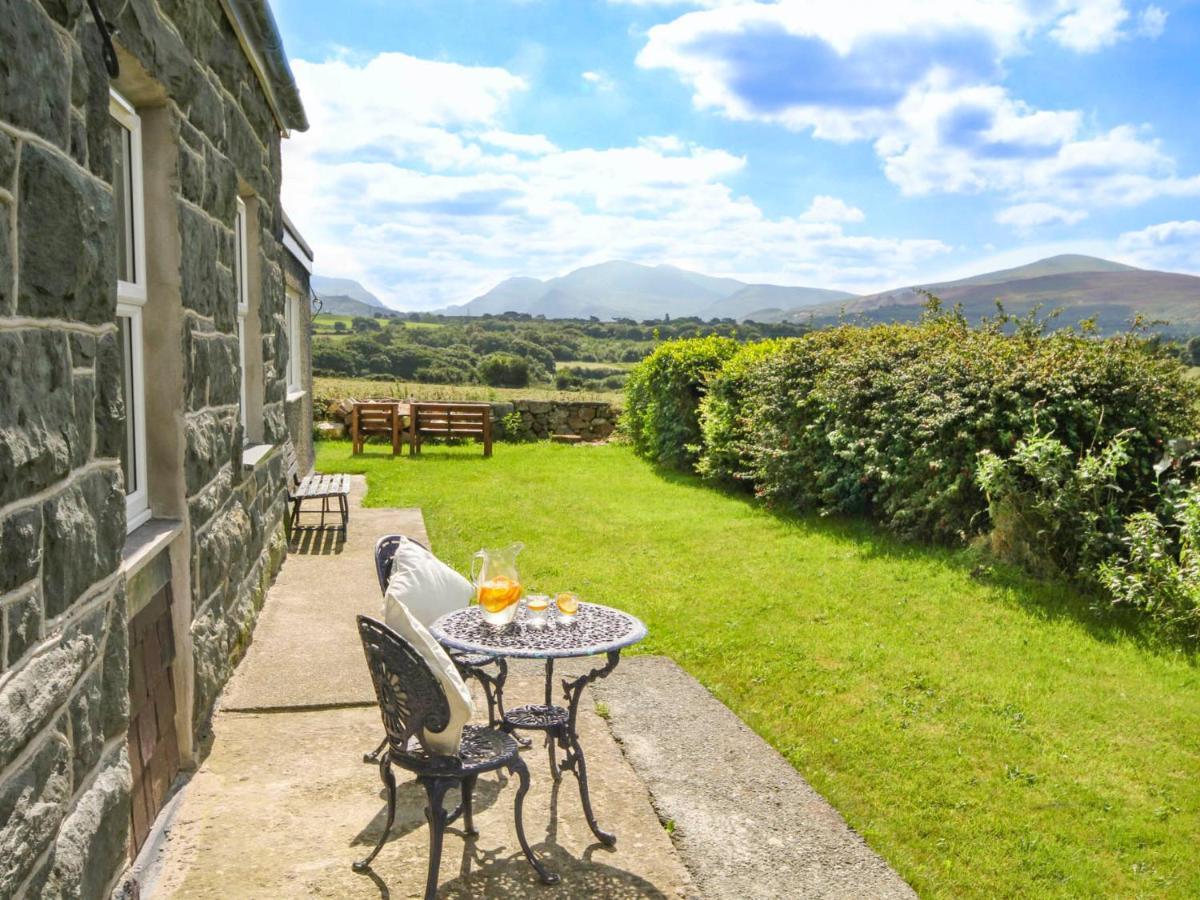 Coed Bolyn Lodge Llanddeiniolen Exterior photo